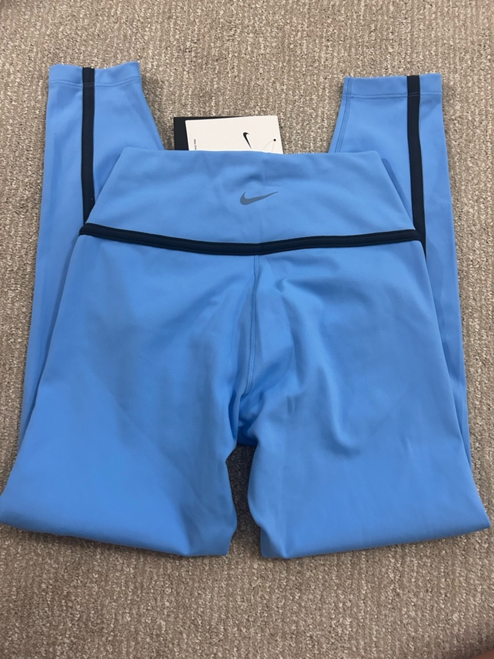 Women’s Nike One Leggings in Small